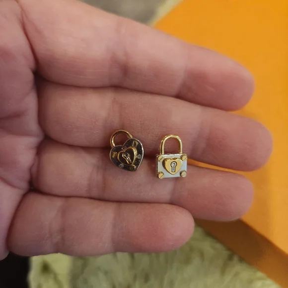 Coach Lock & Key  necklace, earrings & rings - Picture 4 of 7